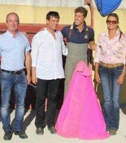 Pour Manuel Valls, "la tauromachie est une culture qu'il faut préserver". En interdisant les arènes à ses ministres, quel volteface! Quel descabello à son aficion!