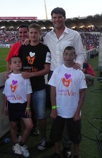Fabien Pelous, parrain national de l'association "1 Maillot pour la Vie", mouille le maillot pour les enfants malades et leur famille depuis 2000. Demain soir encore, et avec la même énergie que sur un terrain, lors de la 14e soirée de gala à Toulouse.