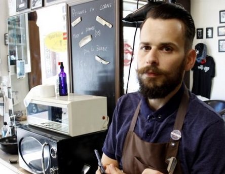 La barbe, c'est au poil. Le cyclisme s'immisce dans cette échappée du look cette année sur la Grande Boucle, et c'est le barbier toulousain, Hervé Boissebot, qui a pris la roue de cette fortune, en devenant le barbier officiel du Tour de France 2015.