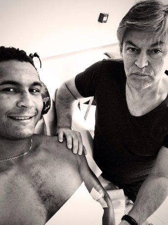 Au moins un quart de siècle de travail en commun sous les couleurs du Stade Toulousain ont tissé des liens de confiance entre le kiné Christophe Foucaud et Guy Novès. Si bien que le premier nommé rejoint le second dans le staff du XV de France. "Pour moi, servir la France représente beaucoup" annonce Christophe Foucaud qui pourrait comme à Toulouse être au petits soins de Thierry Dusautor, s'il reste capitaine des Bleus.