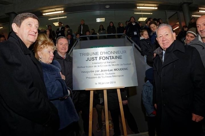 La tribune d'honneur porte dorénavant le nom du goleador d'éternité de la Coupe du Monde, Just Fontaine et ses 13 réalisations.
