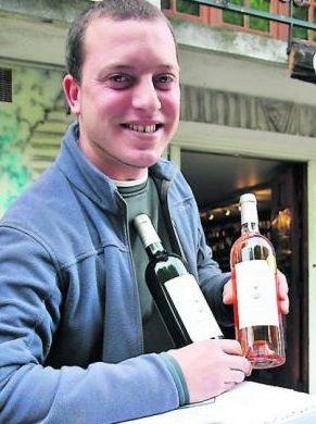 Sur les 10.000 vins retenus dans la cave du bonheur par le Guide Hachette 2017 figurent 17 châteaux et domaines de Fronton, dont deux "Coups de Coeur". Mais aussi le titre de "Vigneron de l'année" pour Fabien Cardetti.