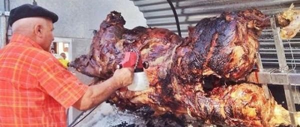 Les solides veaux de l'Aveyron et du Ségala pousseront fort en première ligne pour que que "Le banquet des 3000 Toulousains" transforme à nouveau cet essai toujours concluant.
